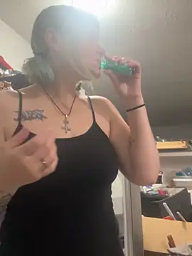 lindzybella online show from April 2026 03:03:01 AM