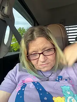 lindzybella online show from April 2026 11:42:02 PM