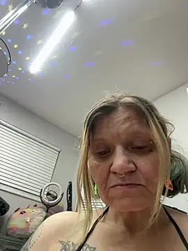 lindzybella online show from May 2026 02:48:02 AM