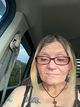 lindzybella online show from May 2026 11:25:04 PM