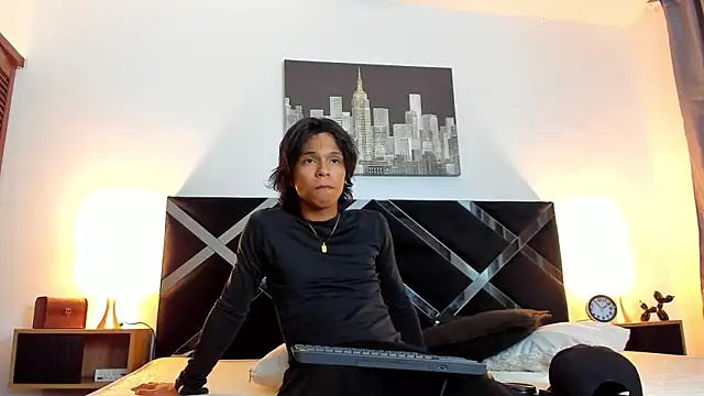 Snapshot of AndyKings_1 chatting on June 2026 03:07:02 AM AndyKings 1 online show from June 2026 03:07:02 AM