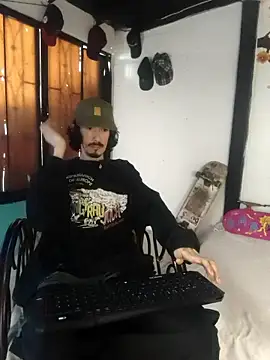 Snapshot of sk8-boy chatting on January 2026 01:36:01 PM sk8-boy online show from January 2026 01:36:01 PM