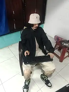 Snapshot of sk8-boy chatting on February 2026 01:00:01 PM sk8-boy online show from February 2026 01:00:01 PM