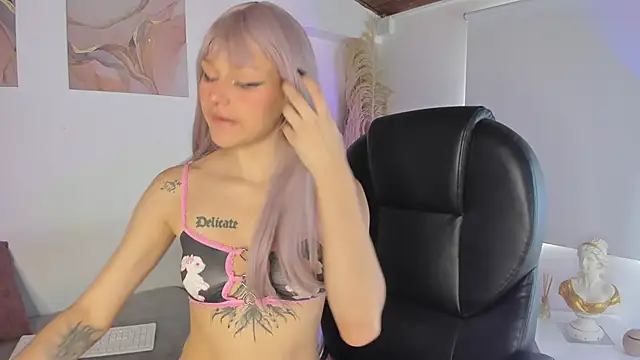 Amelie Wine online show from February 2026 03:32:01 PM