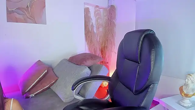 Amelie Wine online show from March 2026 04:18:02 PM