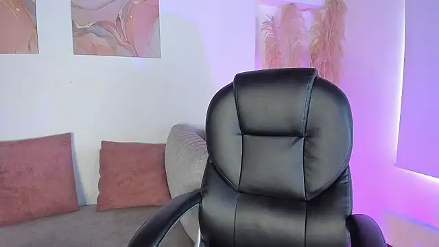 Amelie Wine online show from March 2026 02:13:01 PM