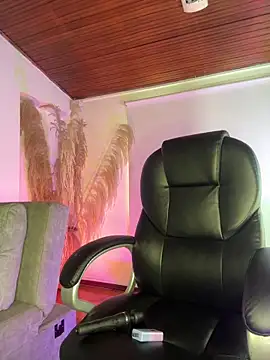 Amelie Wine online show from April 2026 04:12:02 PM