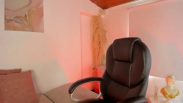 Amelie Wine online show from February 2026 03:56:02 PM