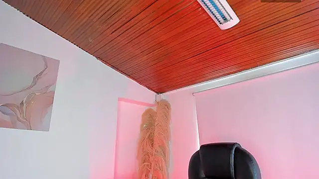 Amelie Wine online show from February 2026 03:12:02 PM