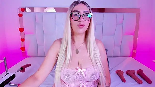 CamilleJuicy  online show from April 2026 01:03:01 PM