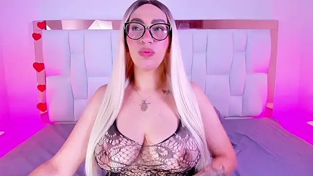 CamilleJuicy  online show from April 2026 12:31:01 PM