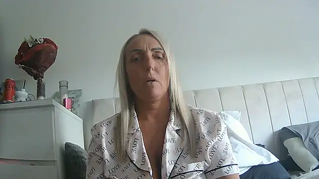 Snapshot of theblondecocklover chatting on June 2026 07:02:02 PM theblondecocklover online show from June 2026 07:02:02 PM