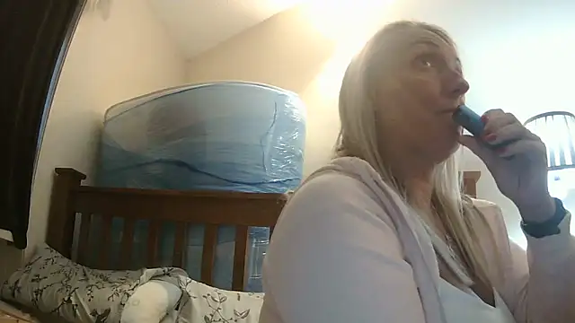 theblondecocklover online show from April 2026 06:21:02 PM