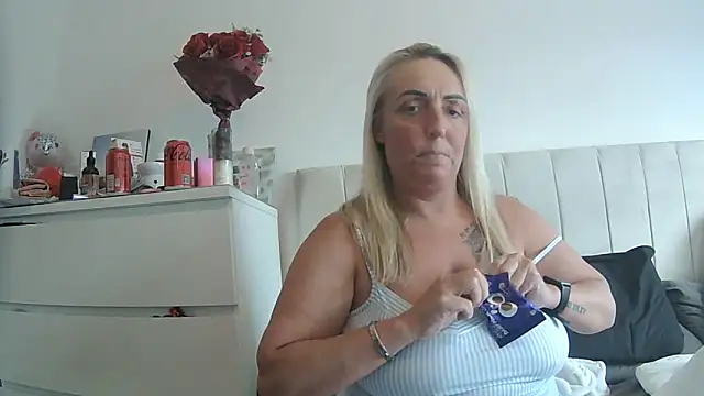 theblondecocklover online show from April 2026 06:00:01 PM