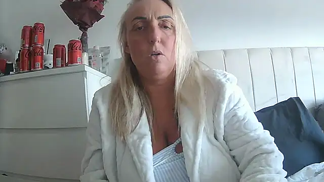 theblondecocklover online show from April 2026 05:16:01 PM