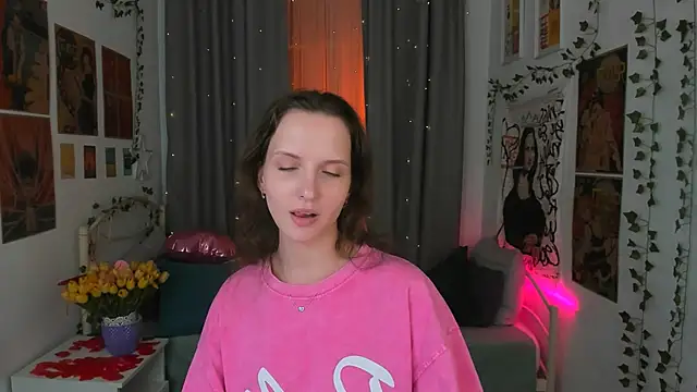 Snapshot of Ariadna_Shy chatting on February 2025 04:53:02 AM Ariadna Shy online show from February 2025 04:53:02 AM