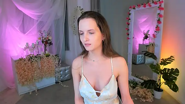 Snapshot of Ariadna_Shy chatting on February 2025 11:00:01 PM Ariadna Shy online show from February 2025 11:00:01 PM