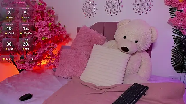 Nickie reed  online show from April 2026 09:32:02 PM