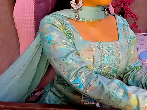 DimondGirl  online show from April 2026 11:00:01 PM