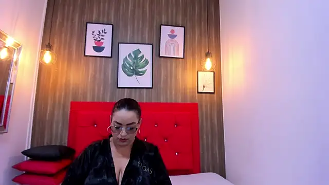 meggancurvy online show from February 2026 07:00:02 PM