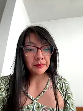 mia moondark online show from December 2025 02:39:01 PM