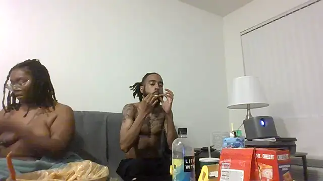 AverageAnt  online show from February 2026 04:45:02 AM