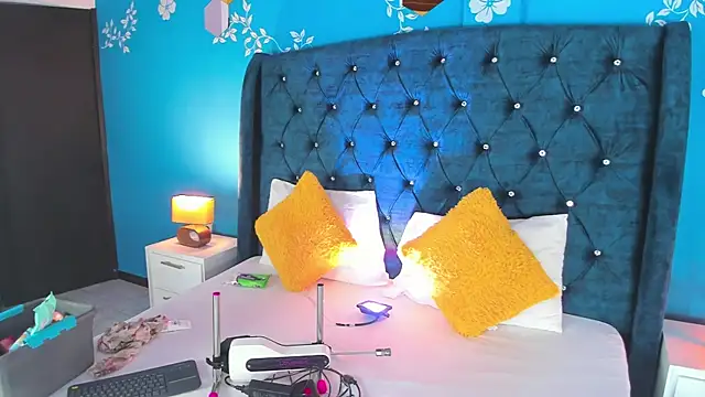 Issa Clark01 online show from February 2026 08:51:01 PM