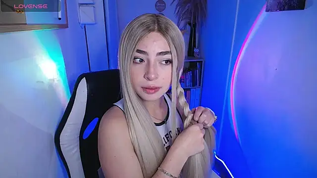 channel blondee online show from April 2026 02:00:01 PM