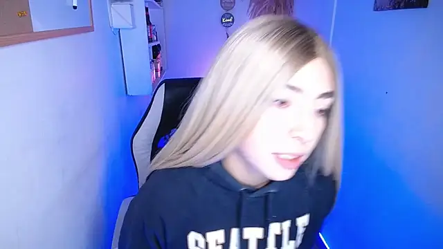 channel blondee online show from April 2026 12:23:01 AM