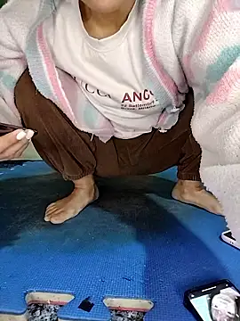 Snapshot of hi-miki chatting on January 2026 01:20:01 AM hi-miki online show from January 2026 01:20:01 AM