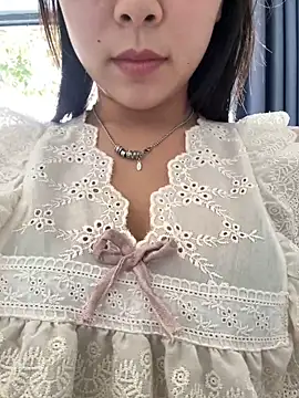 Snapshot of Beesex_02 chatting on December 2025 03:11:05 AM Beesex 02 online show from December 2025 03:11:05 AM