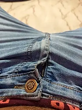 AqueousCrepe online show from February 2026 12:37:01 PM