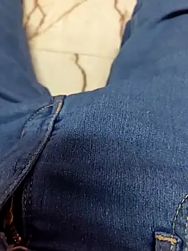 AqueousCrepe online show from February 2026 01:00:01 PM