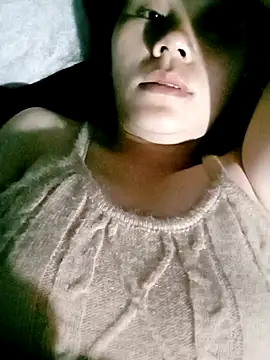 Snapshot of Uzi-na chatting on December 2025 10:35:02 PM Uzi-na online show from December 2025 10:35:02 PM