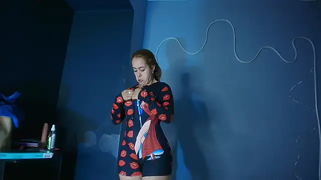 saramaartinez online show from January 2026 12:01:01 PM