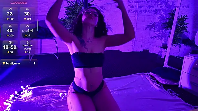 Snapshot of MusePole chatting on December 2025 08:34:02 PM MusePole online show from December 2025 08:34:02 PM