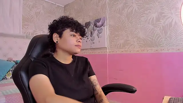 Sasha Venom online show from December 2025 01:02:02 PM