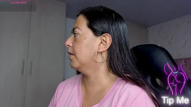 Snapshot of evelyn_harpeery chatting on February 2026 10:36:01 AM evelyn harpeery online show from February 2026 10:36:01 AM