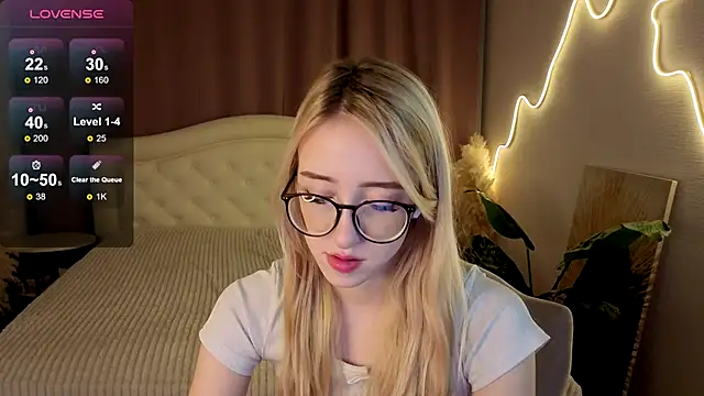 Snapshot of anora_baby chatting on December 2025 07:29:01 AM anora baby online show from December 2025 07:29:01 AM