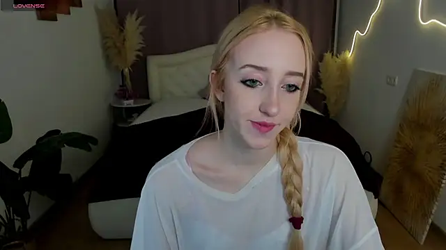 Snapshot of anora_baby chatting on February 2026 07:43:01 PM anora baby online show from February 2026 07:43:01 PM