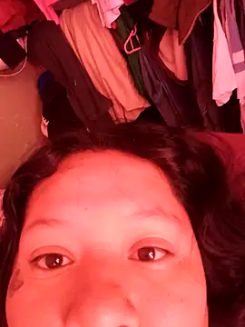 Karlitahots online show from March 2026 03:50:02 PM