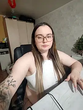 Snapshot of Elyslis chatting on December 2025 07:41:01 PM Elyslis online show from December 2025 07:41:01 PM