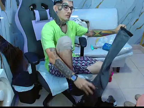 Boy tatto77 online show from February 2026 07:37:01 PM