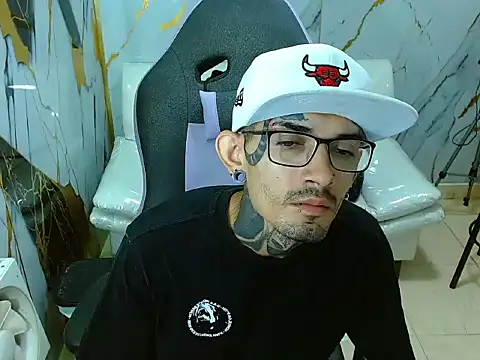 Boy tatto77 online show from March 2026 12:38:01 PM