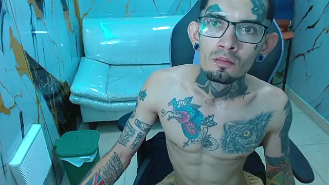 Snapshot of Boy_tatto77 chatting on April 2026 11:47:01 AM Boy tatto77 online show from April 2026 11:47:01 AM