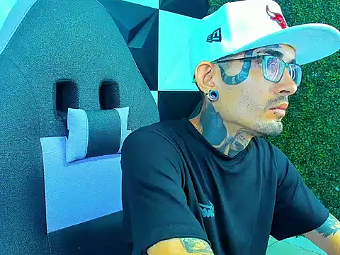 Boy tatto77 online show from March 2026 12:40:02 PM