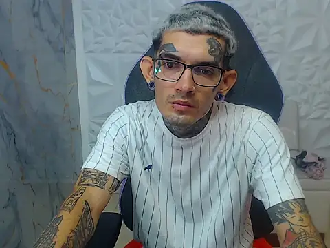 Boy tatto77 online show from February 2026 03:43:01 PM