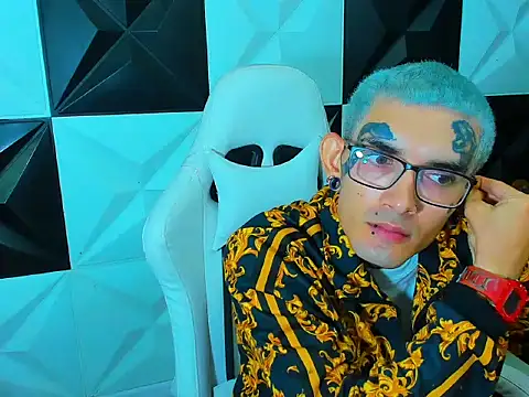 Boy tatto77 online show from December 2025 06:33:01 PM