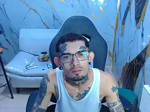 Snapshot of Boy_tatto77 chatting on May 2026 11:35:01 AM Boy tatto77 online show from May 2026 11:35:01 AM