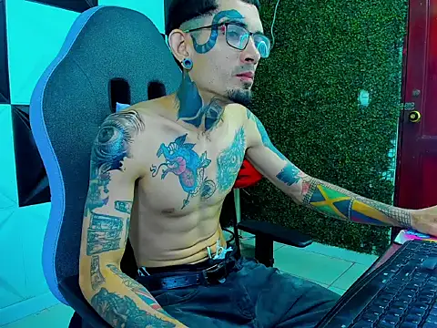 Snapshot of Boy_tatto77 chatting on May 2026 12:01:02 PM Boy tatto77 online show from May 2026 12:01:02 PM